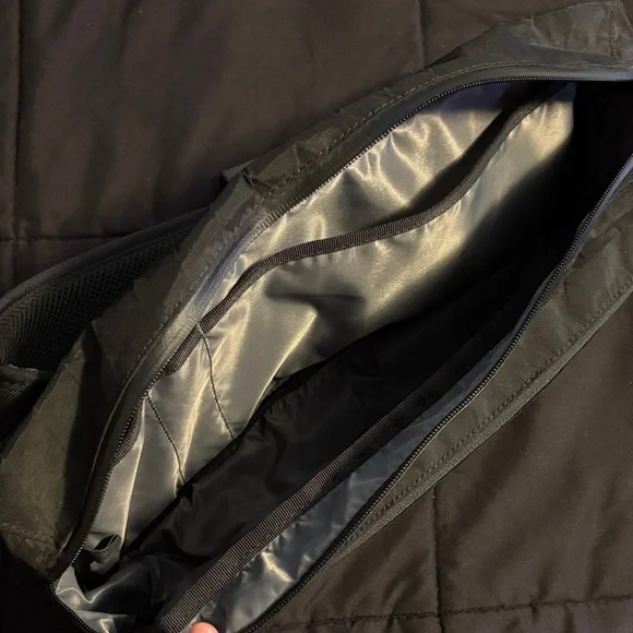 Chrome Industries Limited Edition 22X Kadet Sling bag in BLKCHRM - Picture 4 of 4